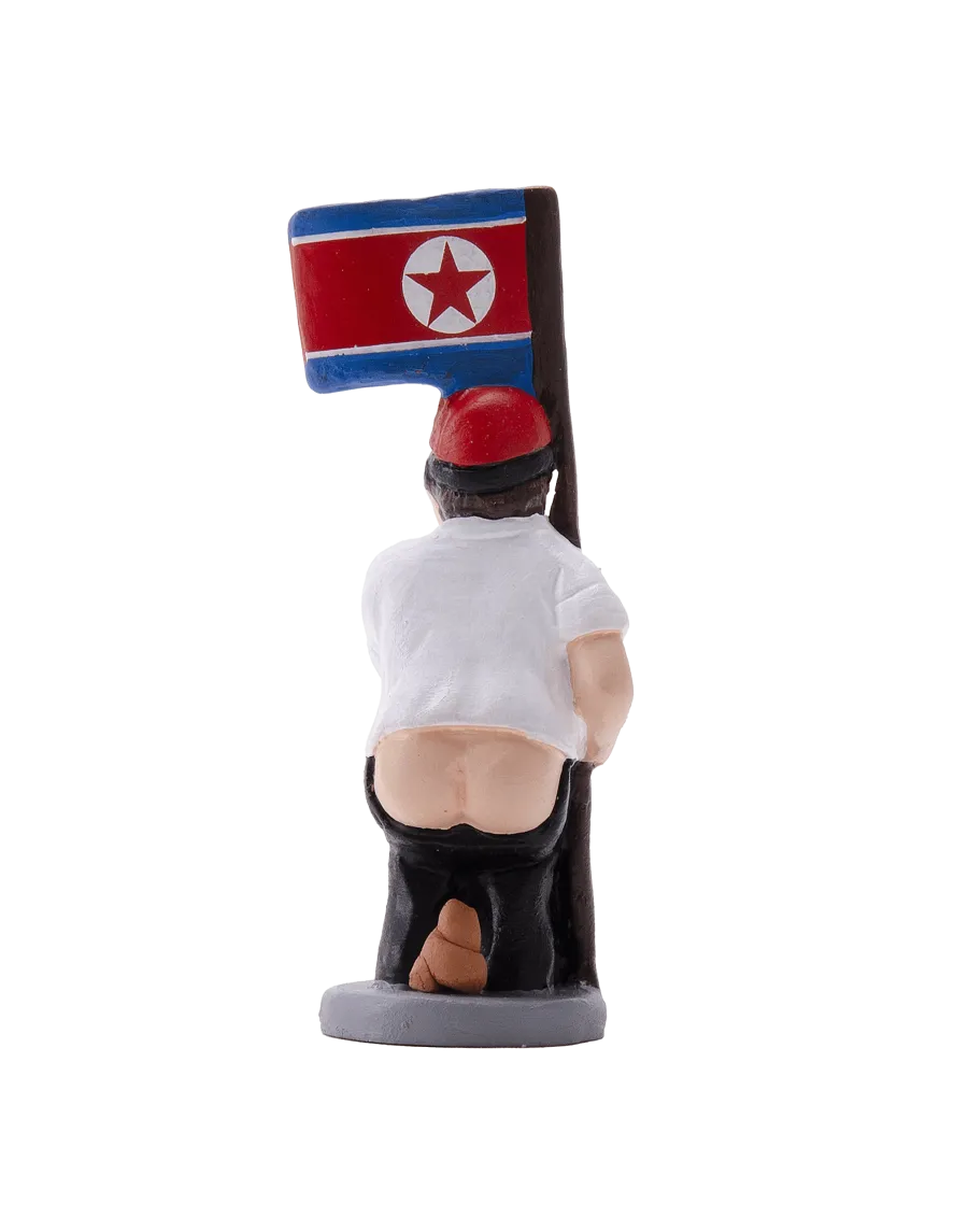 Figurine Caganer de haute qualité aux couleurs du drapeau nord-coréen - Achetez-la maintenant !